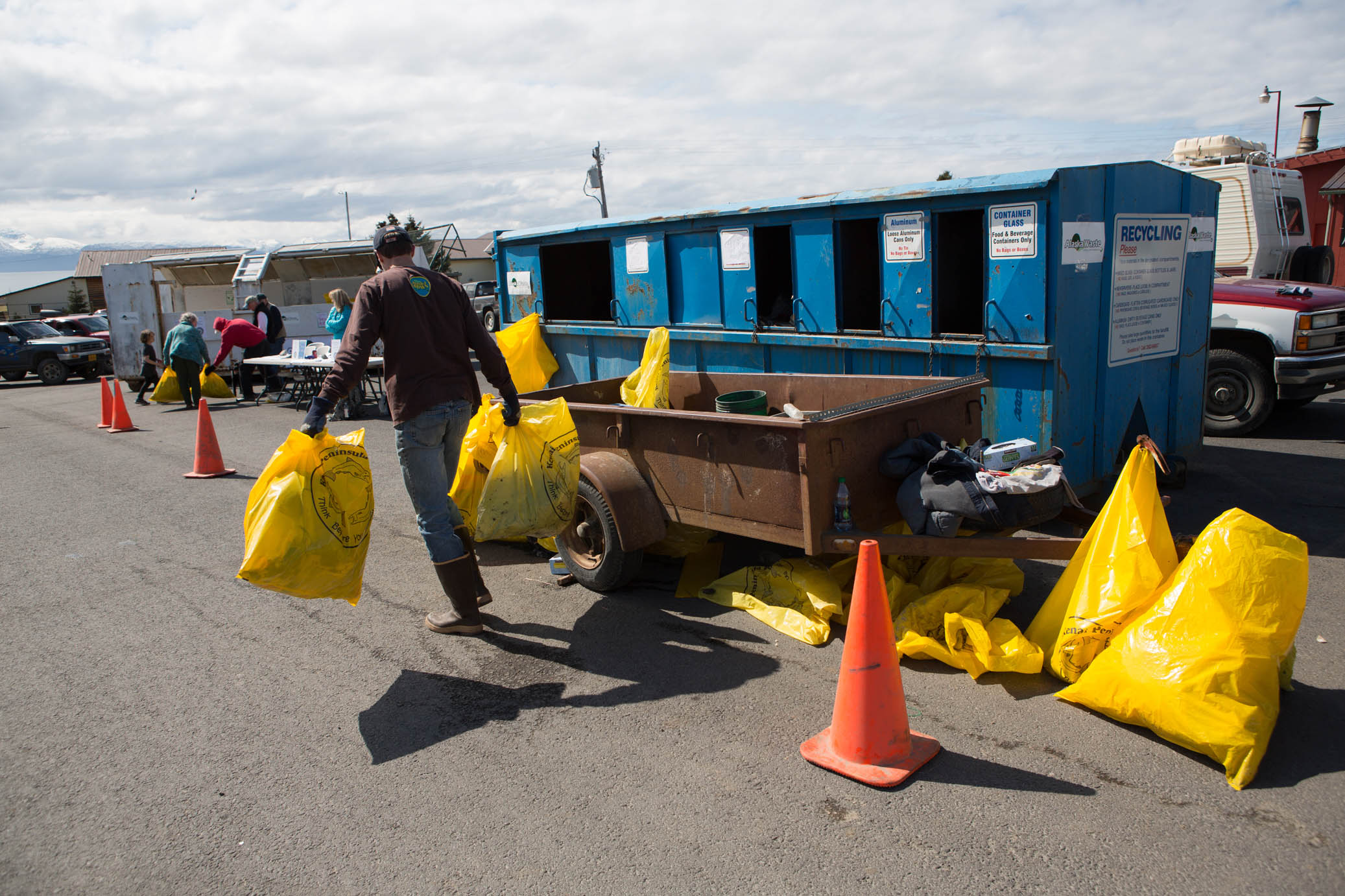 Volunteers deliver trash and recyclables for the annual Cleanup Day on Saturday afternoon at the Homer Chamber of Commerce and Visitor Center. About 800 bags of trash were picked up.-Photo by Aaron Carpenter, Homer News
