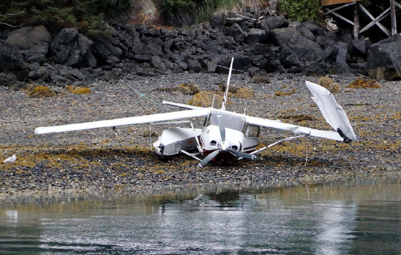 This photo from a National Transportation Safety Board report shows Alaska Dispatch News owner Alice Rogoff’s Cessna 206 on the beach, sans floats, after a crash landing into the water on July 3, 2016 in Halibut Cove, Alaska. The NTSB noted in its report that Rogoff’s attempted landing happened over glassy water conditions. (Photo courtesy NTSB)