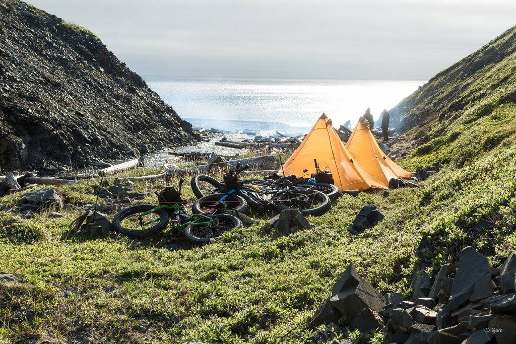 The group’s campsite along the coast. They used floorless, lightweight nylon tents with mosquito netting around the bottom. (Photo courtesy Bjørn Olson)