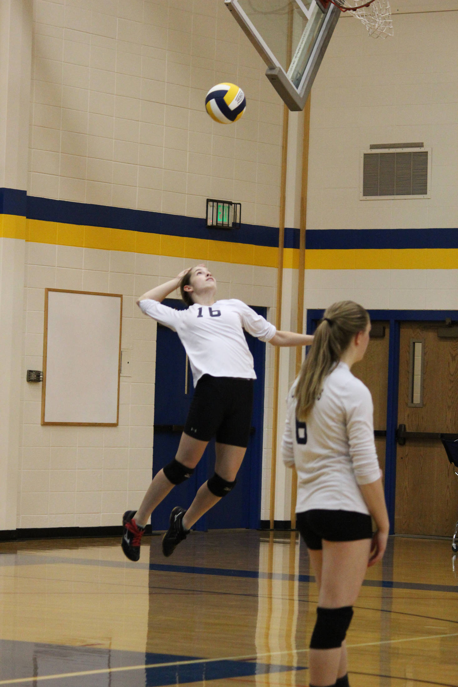 Freshman Laura Inama, a swinger who was pulled up from the Homer Mariner junior varsity volleyball team to play with varsity, serves the ball during the team’s home game against Seward High School on Friday, Sept. 29, 2017 in Homer, Alaska. The Mariners fell to the Seahawks, winning one set to Seward’s three. (Photo by Megan Pacer/Homer News)