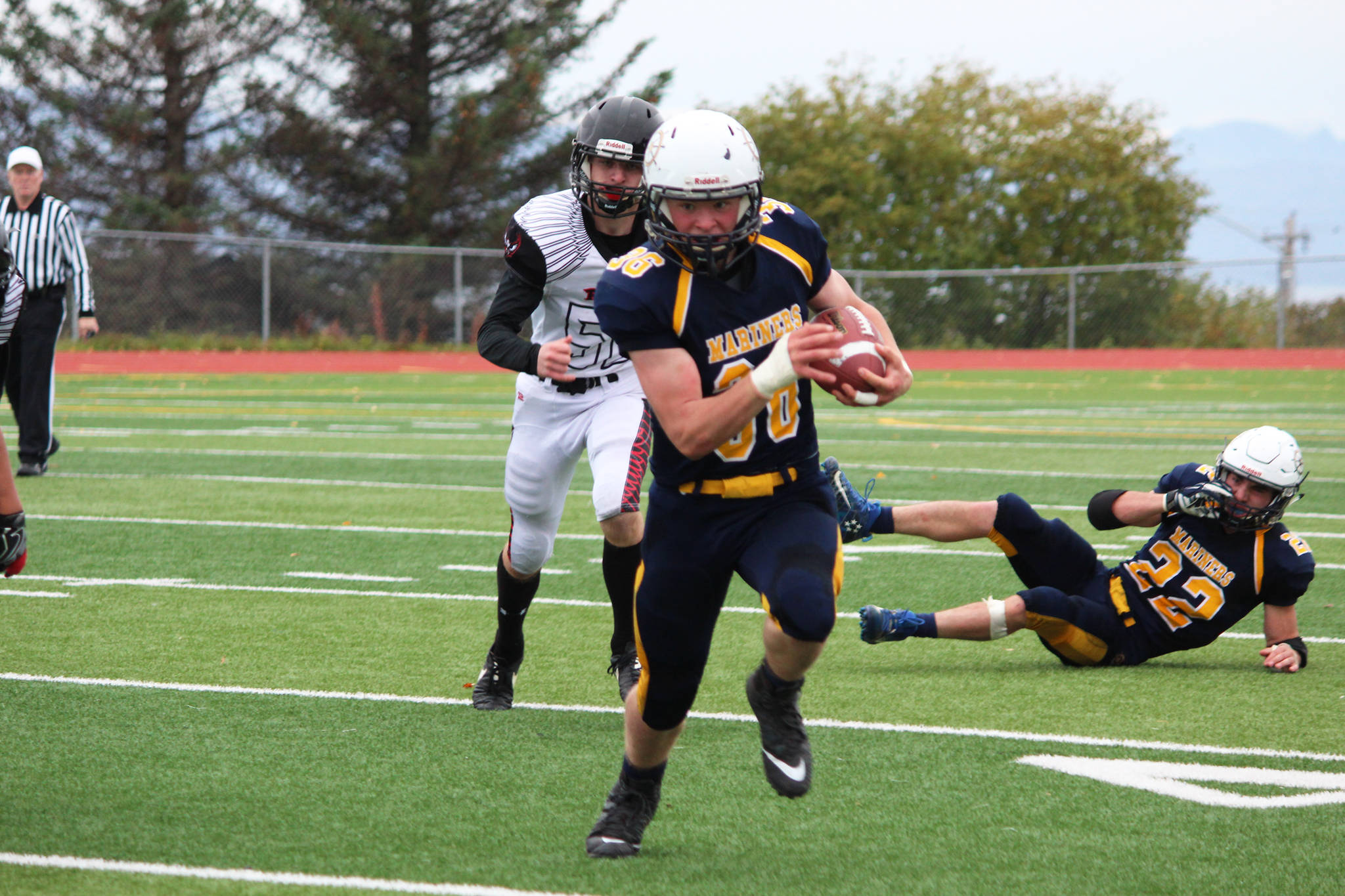 Senior Jack Heimbold runs the ball during the Homer varsity football team’s Saturday, Oct. 7, 2017 game against Ben Eielson High School in Homer, Alaska. The Mariners topped the Ravens 33-21 and will head to the ASAA First National Bowl Series Division III Championship. (Photo by Megan Pacer/Homer News)