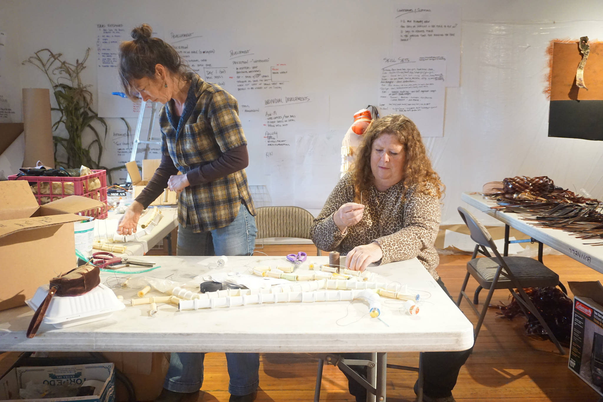 Asia Freeman, left, and Linda Skeleton, right, assemble Wearable Arts pieces Saturday, Oct. 14, 2017 at a workshop with Sheila Wyne at the Bunnell Street Arts Center in Homer, Alaska. Wyne is artist in residence at Bunnell at a residency sponsored by the Homer Fiber Arts Collective. (Photo by Michael Armstrong)