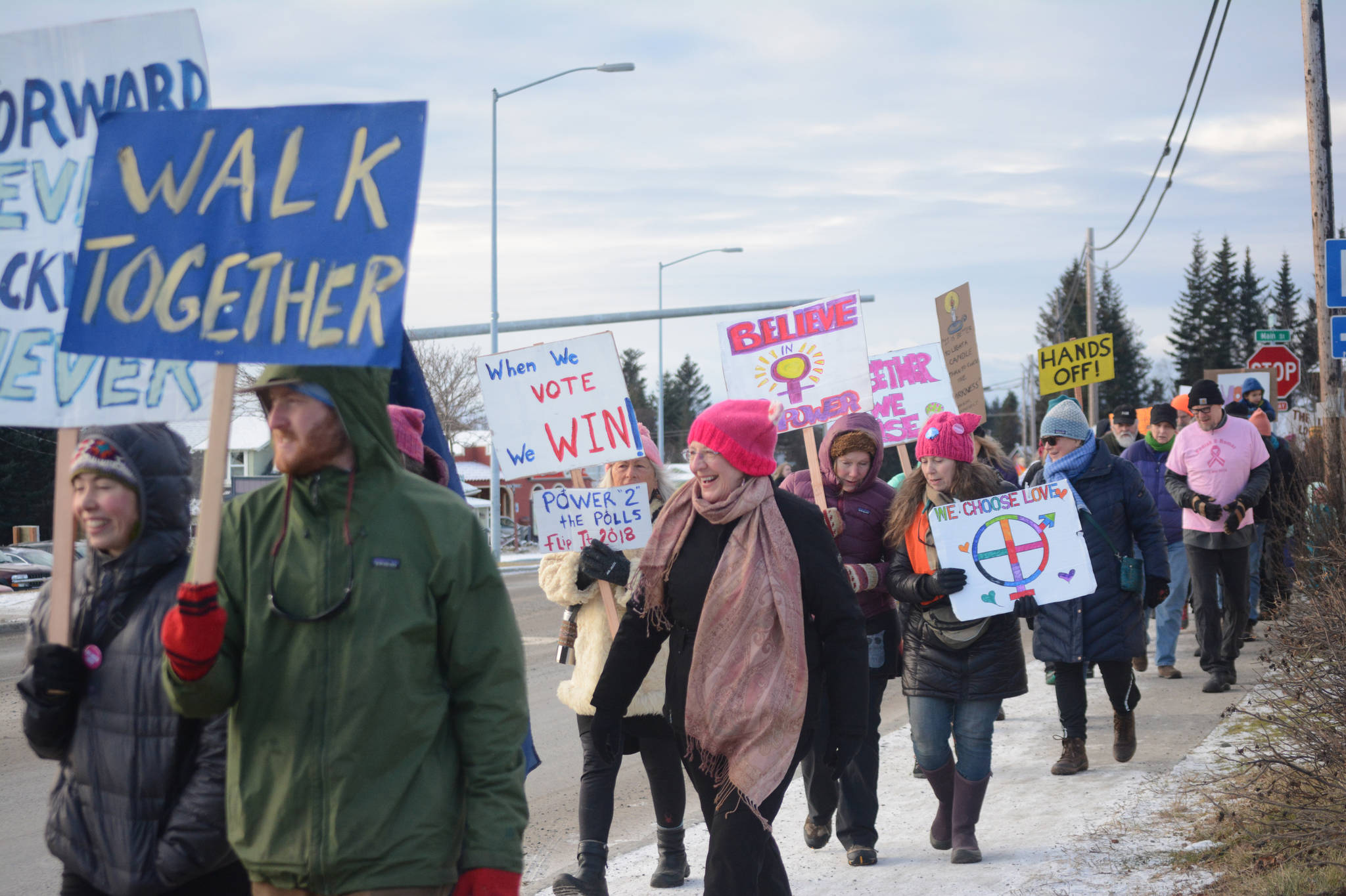 A line of protesters curves along Pioneer Avenue in the Homer March for Women on Saturday. About 700 people walked in the march along Pioneer Avenue on Jan. 20, 2018, in Homer, Alaska. The group of marchers extended from Main Street to Kachemak Way. (Photo by Michael Armstrong/Homer News)