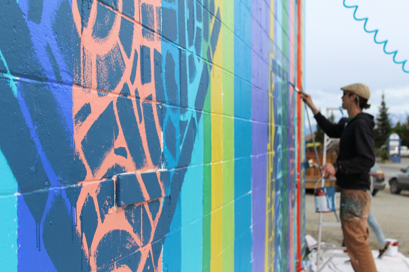 Mural project facilitated by visiting artist kicks off