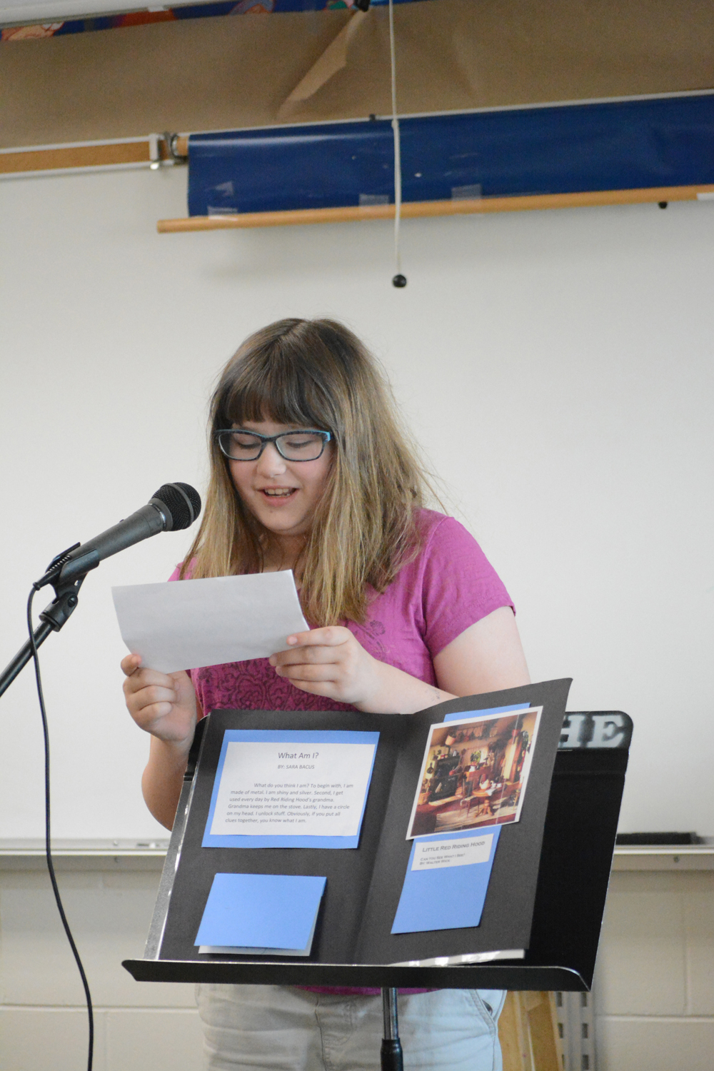 Sara Bacus reads a riddle.