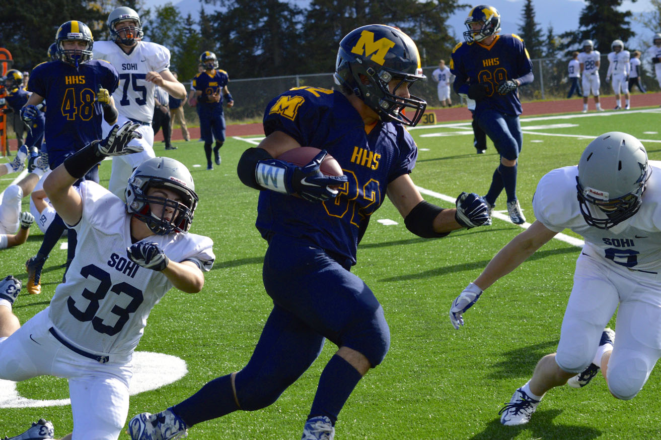 Josh Fisk, 32, puts Homer on the board with a touchdown during Saturday’s game against the SoHi.-Photo by Uliana Reutov