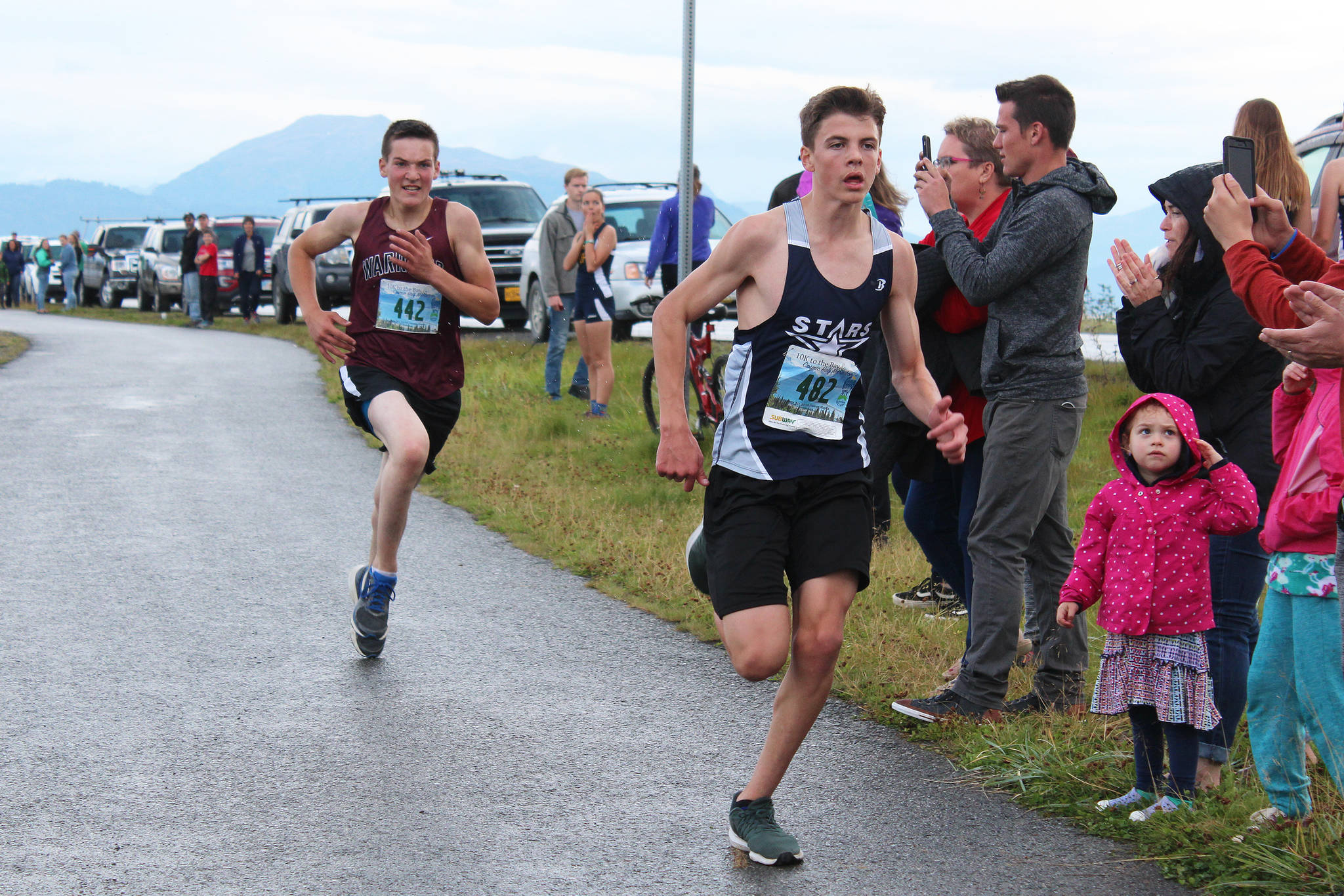Soldotna’s Nathanael Johnson approaches the finish line of the boys 5K Spit Run with Nikolaevsk School’s Justin Trail on his heels Saturday, Sept. 7, 2018 during the Homer Invitational held on the Homer Spit in Homer, Alaska. (Photo by Megan Pacer/Homer News)