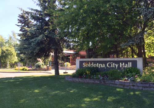 The Soldotna City Council voted during its Wednesday, Jan. 11, 2017 meeting at Soldotna City Hall, pictured here, to appropriate funding to demolish a building that was damaged by fire three years ago. (Clarion stock photo)