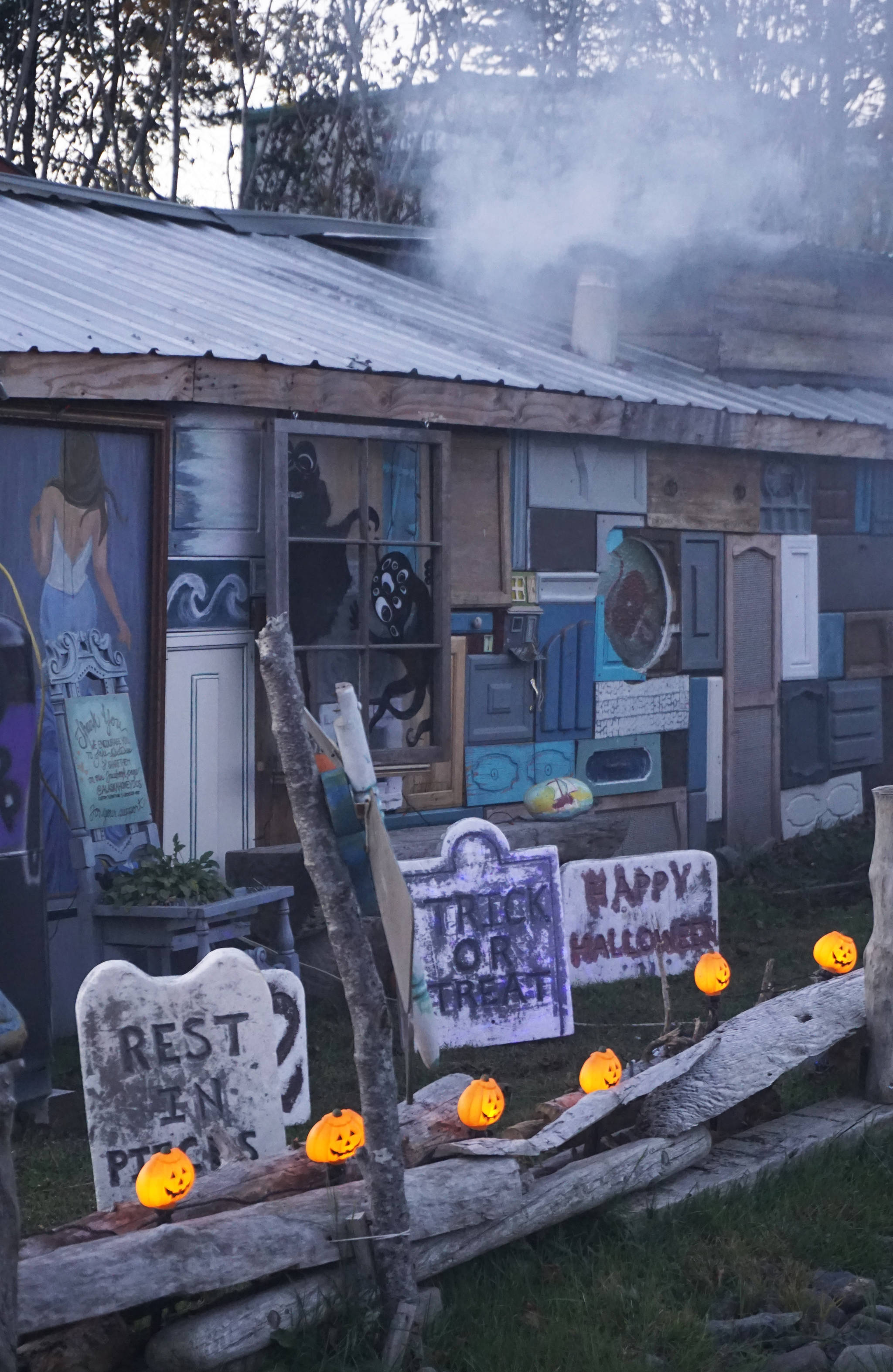 A house at the base of the Homer Spit at Lighthouse Village got the full Halloween treatment on Oct. 29, 2018, in Homer, Alaska. (Photo by Michael Armstrong/Homer News)