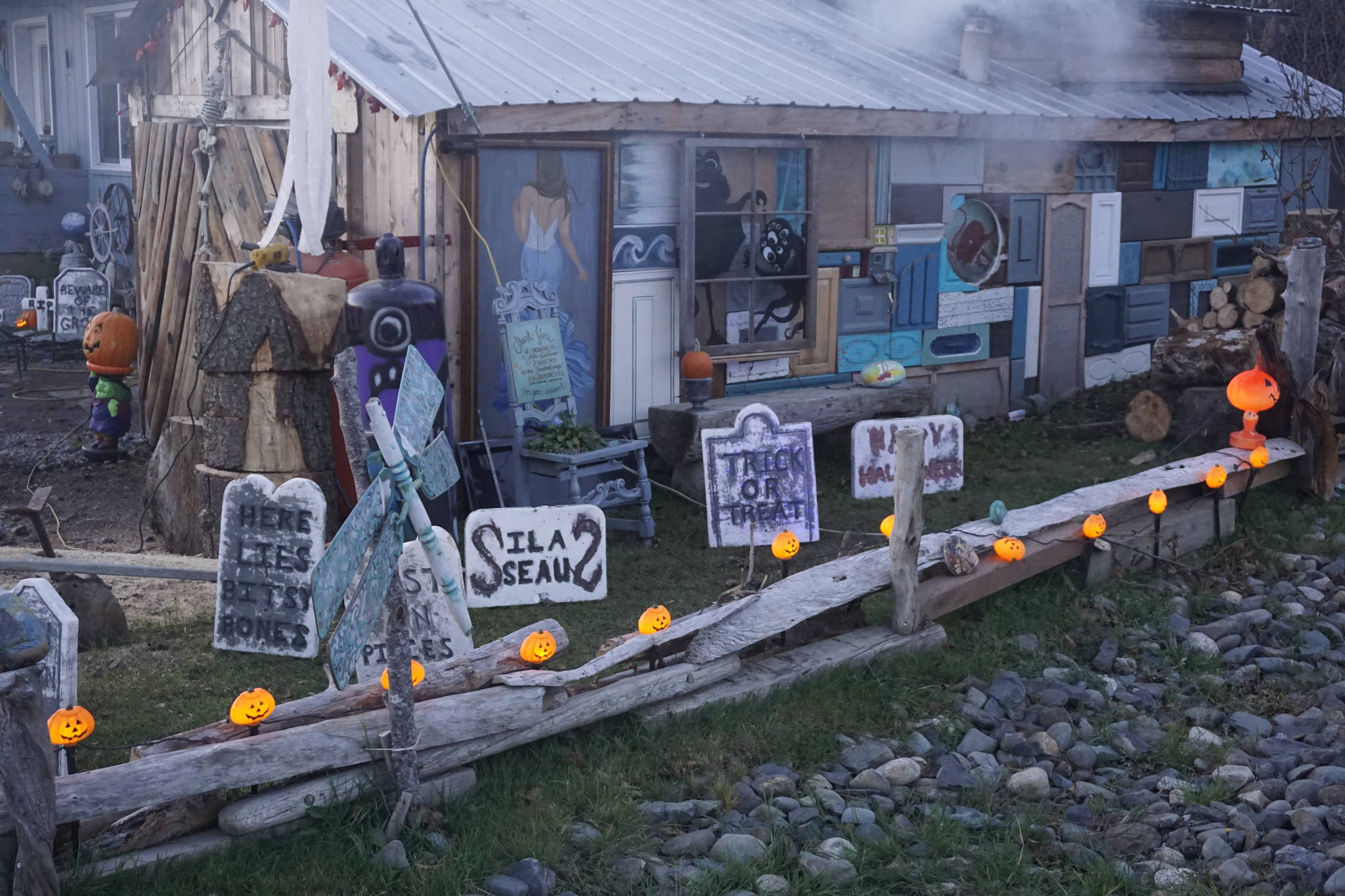 A house at the base of the Homer Spit at Lighthouse Village got the full Halloween treatment on Oct. 29, 2018, in Homer, Alaska. (Photo by Michael Armstrong/Homer News)