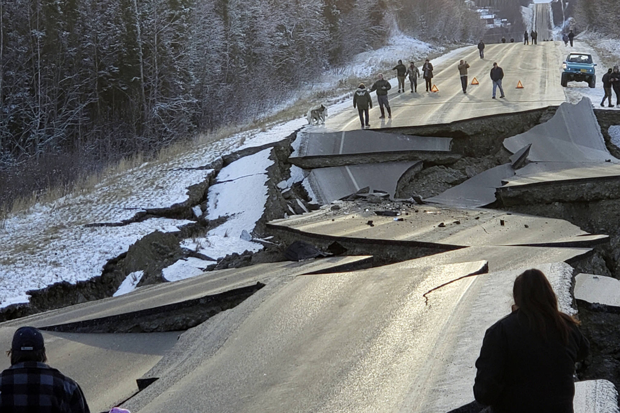 Alaska selfie-takers told to stay off quake-buckled road