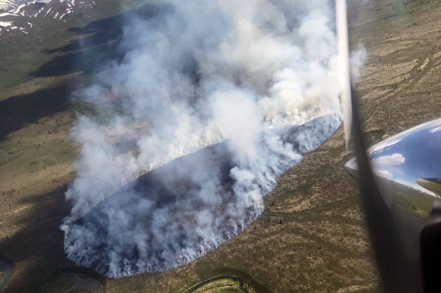 The Tustumena Lake Fire as seen from the air during the early stages of initial attack on June 6, 2019, near Clam Gulch, Alaska. (Photo by Tim Whitesell/Alaska Division of Forestry)