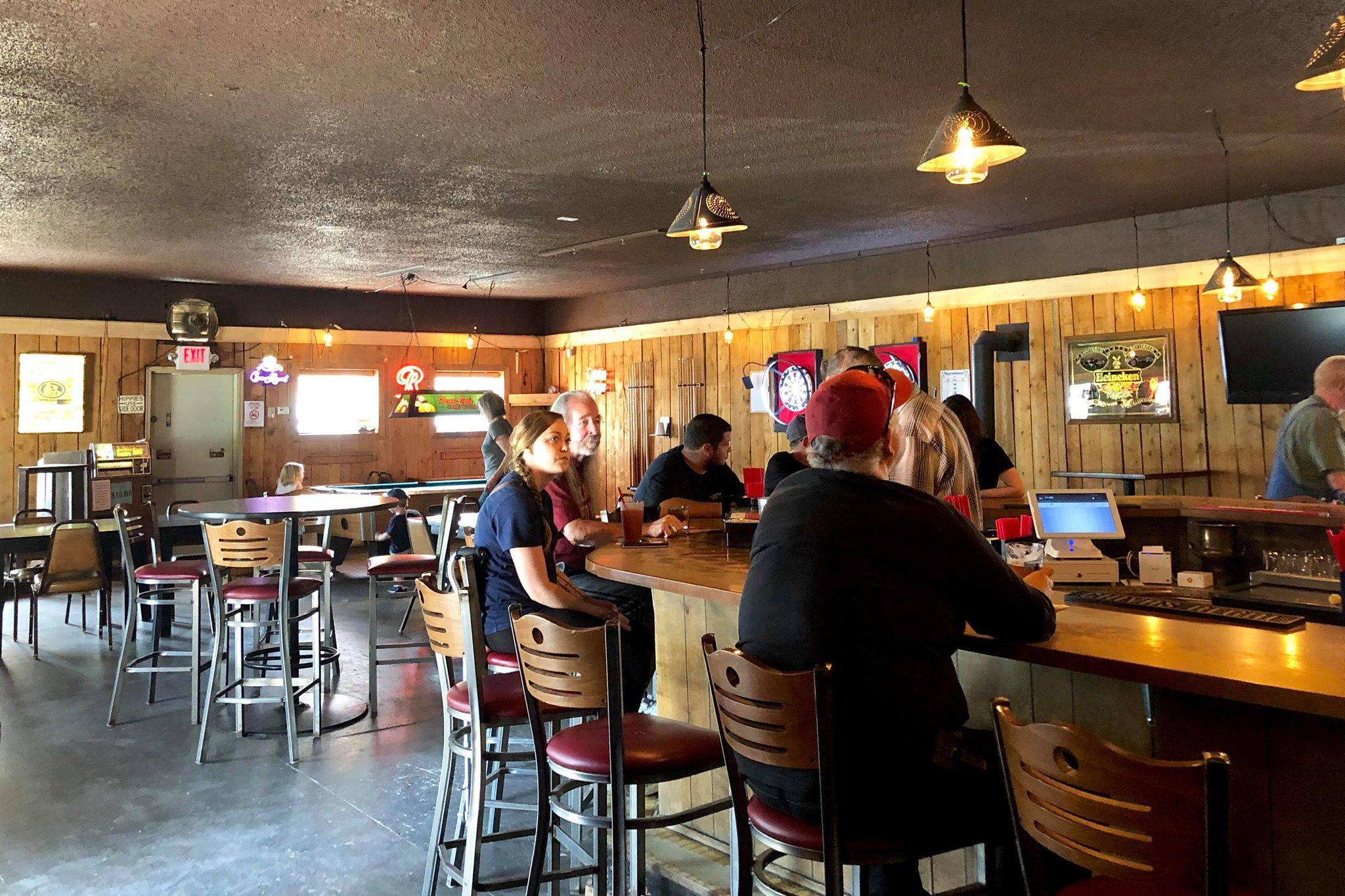 Kenai Joe’s Taphouse serves their first patrons under new ownership on Monday, July 1, 2019, in Old Town Kenai, Alaska. (Photo by Victoria Petersen/Peninsula Clarion)