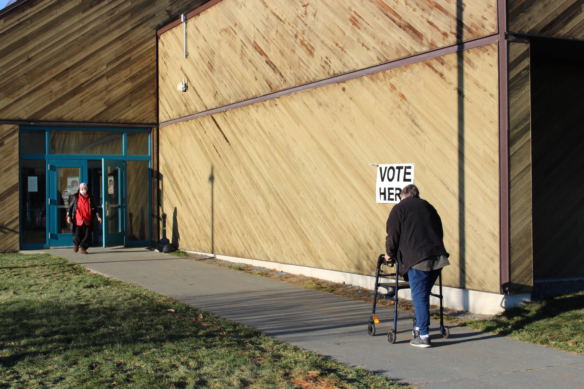 Kenai Peninsula voters head to the polls at the Soldotna Regional Sports Complex on Nov. 3, 2020. (Photo by Brian Mazurek/Peninsula Clarion)