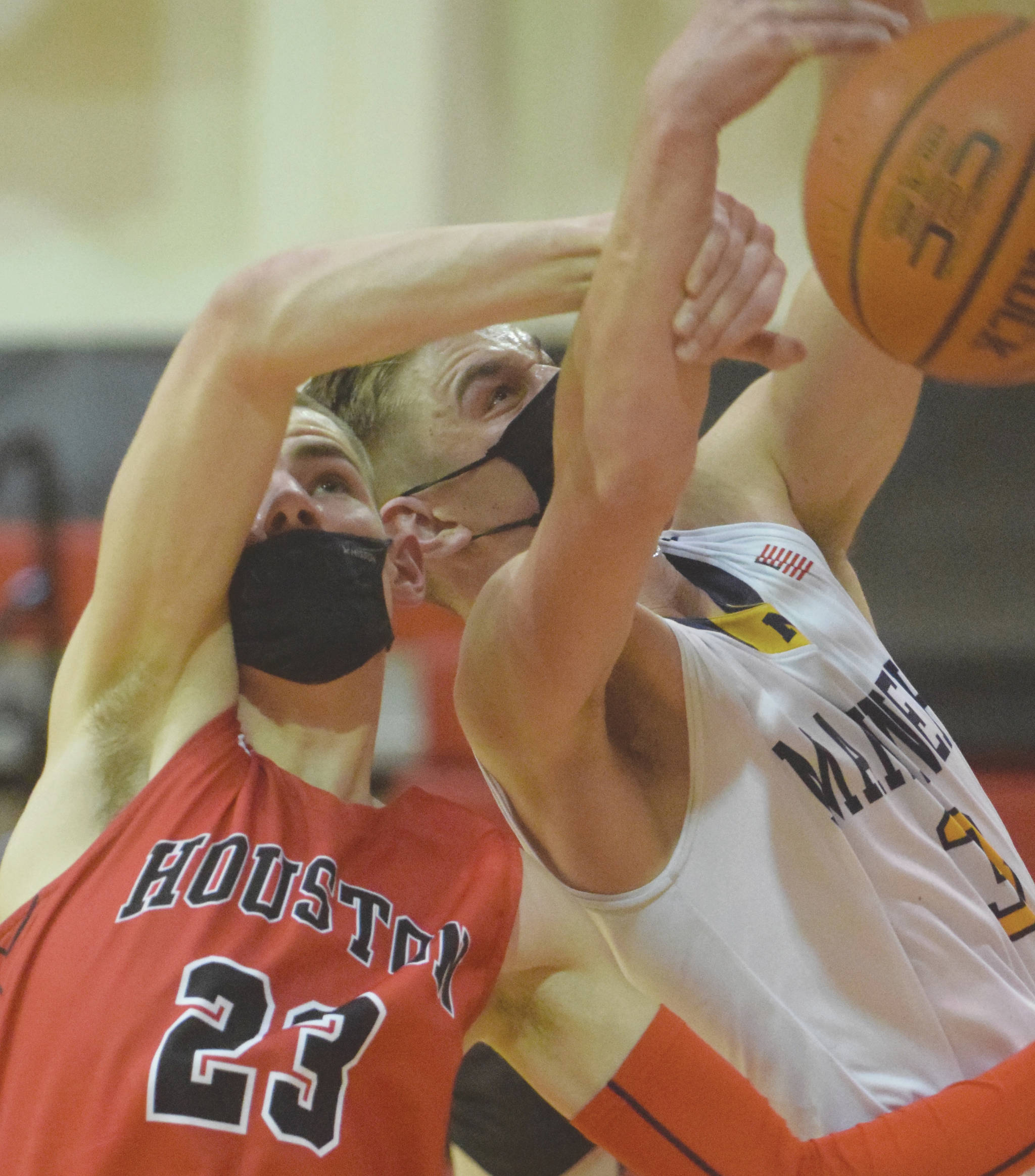 Houston’s Hunter Jefferson and Homer’s Clayton Beachy battle for the rebound Saturday in the third-place game of the Southcentral Conference boys tournament at Kenai Central High School in Kenai. (Photo by Jeff Helminiak/Peninsula Clarion)