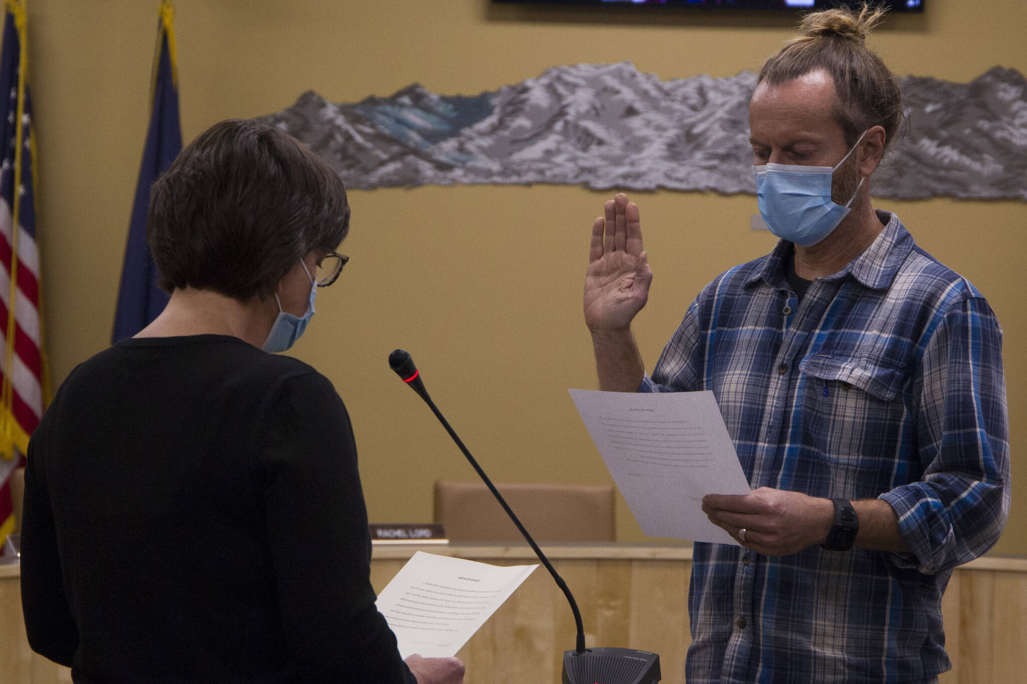 Jason Davis recites the Homer City Council oath of office and is sworn in for duty at the city council meeting on Oct. 11. (Photo by Sarah Knapp/Homer News)