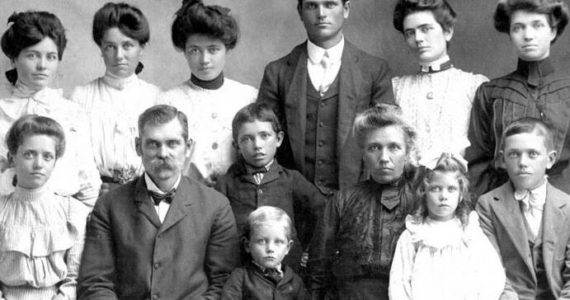 In about 1904, the full family of Arthur and Ellen Davidson (front row) posed for this family portrait. Miriam Davidson, the third born, is in the dark blouse on the right end of the back row; she is standing next to her older siblings, Cora and William. (Photo courtesy of the David Family Collection)