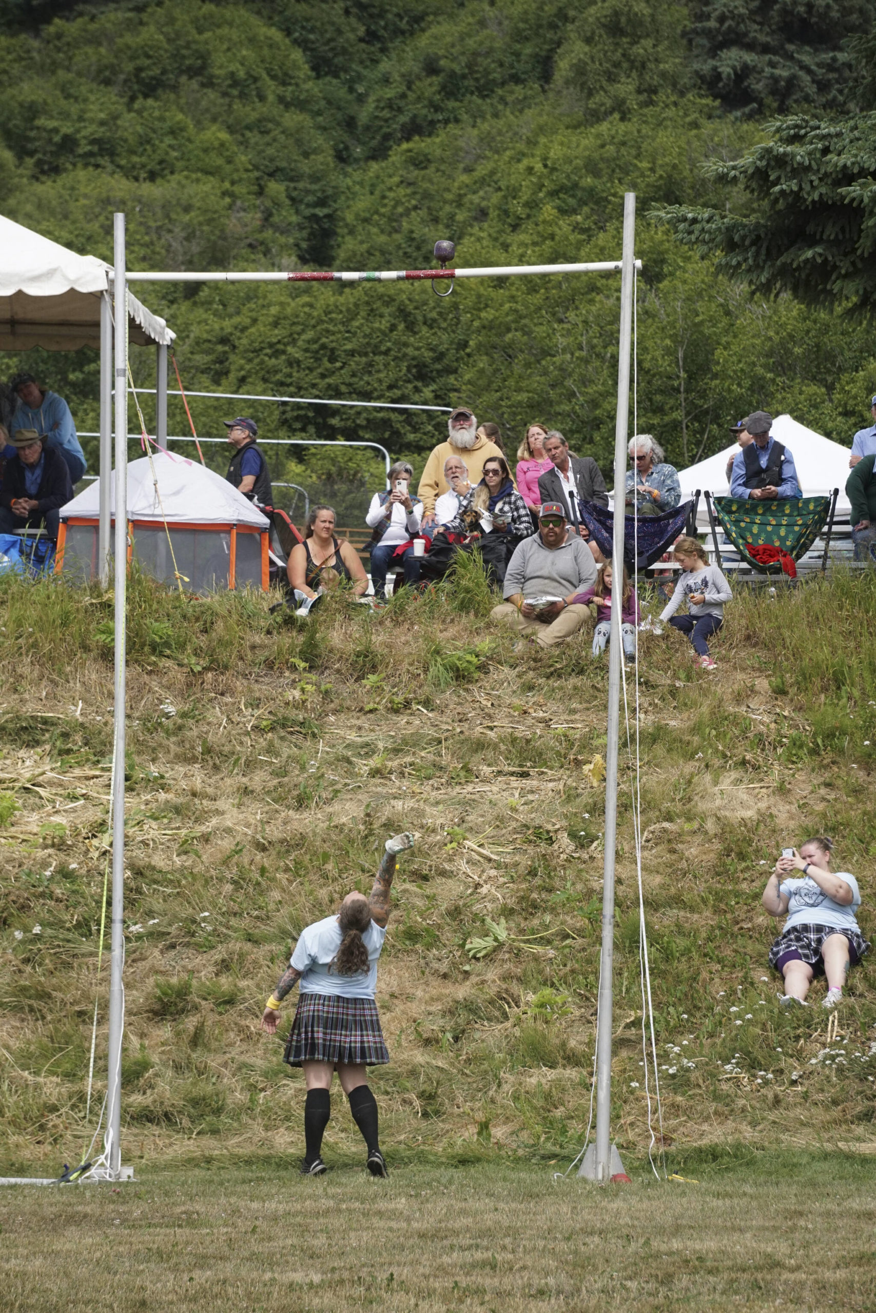 Morgan Ashcraft sets the state and Homer record of 17 feet in the women’s weight-for-height event at the Kachemak Bay Highland Games on Saturday, July 2, 2022, at Karen Hornaday Park in Homer, Alaska. (Photo by Michael Armstrong)