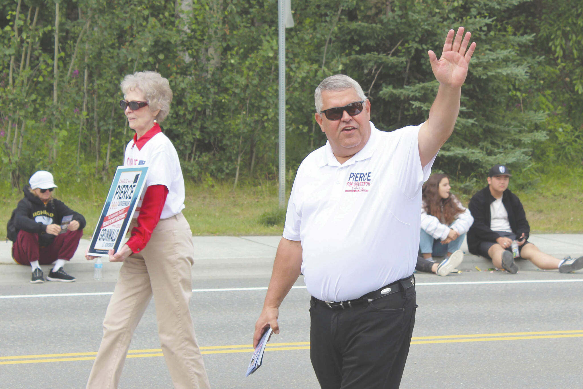 Ashlyn O’Hara/Peninsula Clarion
2022 gubernatorial candidate Charlie Pierce walks in the 65th annual Soldotna Progress Days Parade on July 23 in Soldotna.