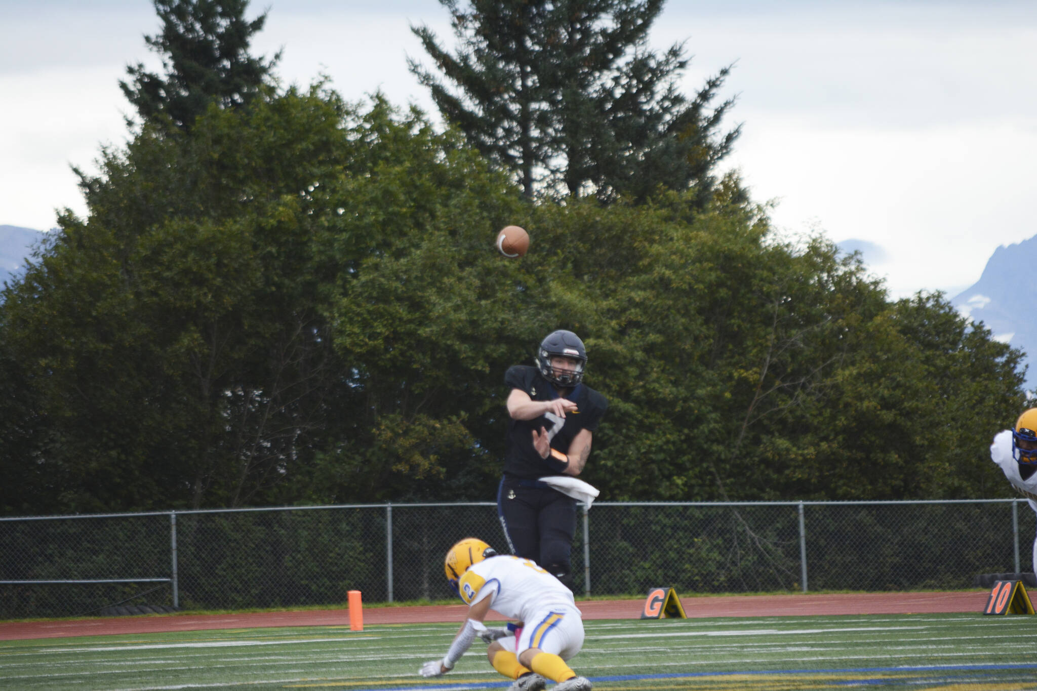 Mariner quarterback Carter Tennison drills the ball to Morgan Techie on a successful run by Techie to score Homer’s first touchdown at homecoming on Friday, Sept. 16, 2022, in Homer, Alaska. (Photo by Michael Armstrong/Homer News)