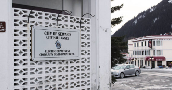 Signs direct visitors at the City of Seward's city hall annex on Sunday, Nov. 28, 2021 in Seward, Alaska. (Ashlyn O'Hara/Peninsula Clarion)