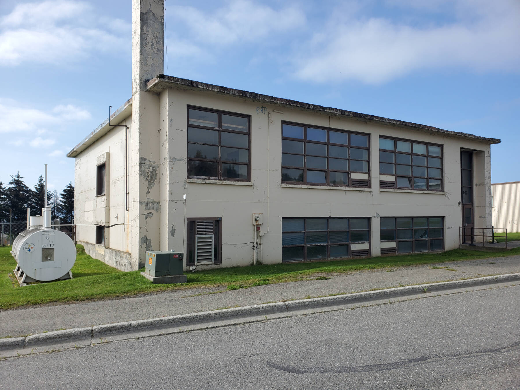The smaller Homer Education and Recreation Center building, also called HERC 1, photographed on Friday, Aug. 18, 2023 in Homer, Alaska. (Delcenia Cosman/Homer News)