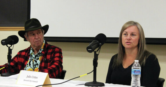 Jake Dye/Peninsula Clarion
Brad Snowden and Julie Crites participate in a Seward City Council candidate forum at the Seward Community Library in Seward on Thursday.