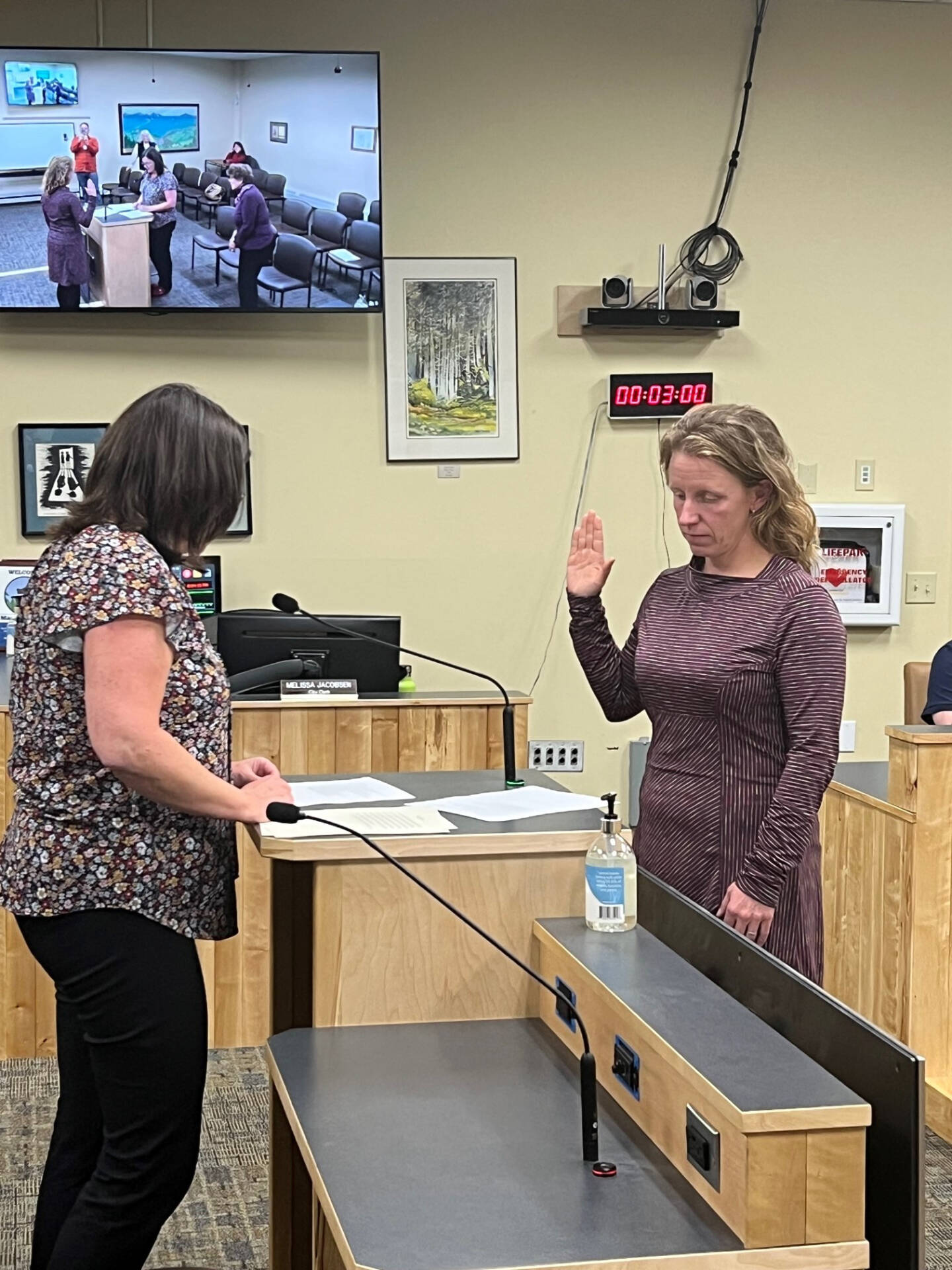 Newly re-elected Homer city council member Rachel Lord (right) recites the oath of office during the city council regular meeting on Monday, Oct. 9, 2023 in the Cowles Council Chambers at City Hall in Homer, Alaska. Photo courtesy of Mike Illg