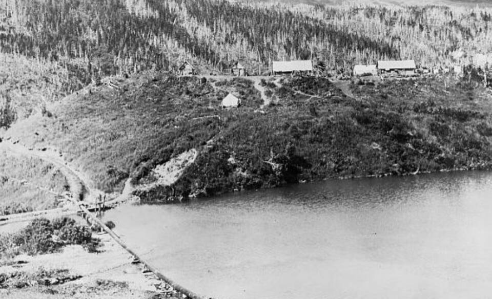 Photo from the L.H. Peterson Collection, Lot 8749, Library of Congress, Washington, D.C.
Simon Wible’s mining camp on Canyon Creek, August 1911, four years after the summer in which Emmett Krefting met King David Thurman here.