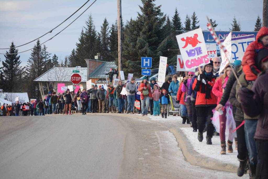 A line of protesters curves along Pioneer Avenue in the Homer March for Women on Saturday. About 700 people walked in the march along Pioneer Avenue on Jan. 20, 2018, in Homer, Alaska. The group of marchers extended from Main Street to Kachemak Way. (Photo by Michael Armstrong/Homer News)