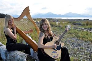 Michelle Morton, left, and Shawn Zuke, left, play harp and guitar at Bishop&rsquo;s Beach, Homer, Alaska. (Photo by Tim Steinberg)