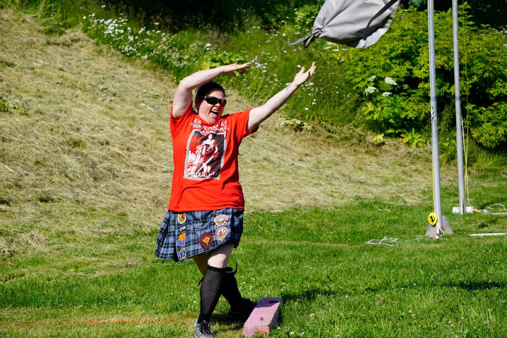 Jenny McDaniel tosses the halibut at the Kachemak Bay Scottish Club Highland Games on Saturday, July 7, 2018, at Karen Hornaday Par in Homer, Alaska. (Photo by Michael Armstrong/Homer News)