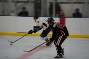 Mariners lose battle to Kards, 2-1
