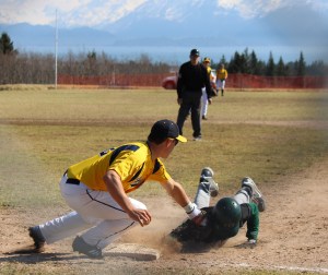 Mariner first baseman Tommy Bowe puts a Colony Knight runner out during Saturday’s game.-McKibben Jackinsky