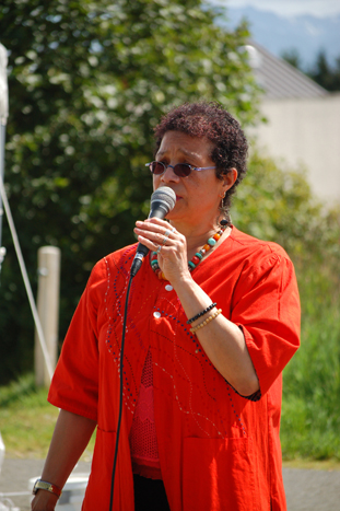 Skywalker tells stories at the HCOA Street Faire. -Photo by Michael Armstrong, Homer News