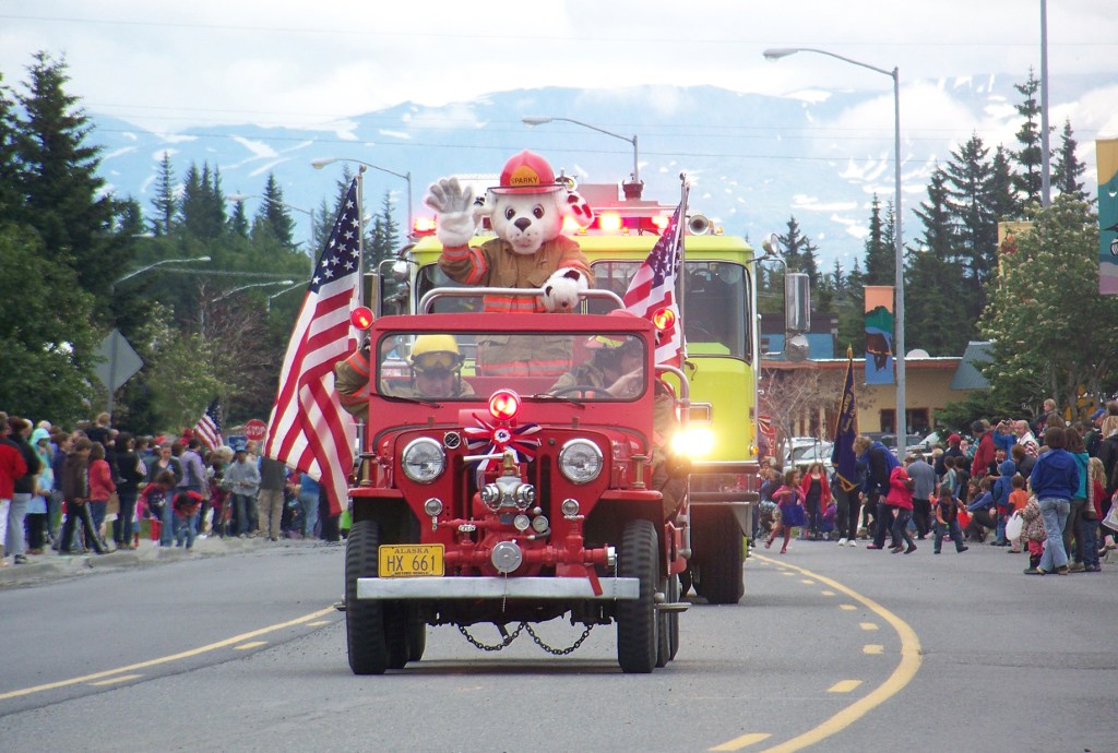 Mark Marette entertains parade crowds with some tall tales and words of wisdom.-Photo by McKibben Jackinsky, Homer News