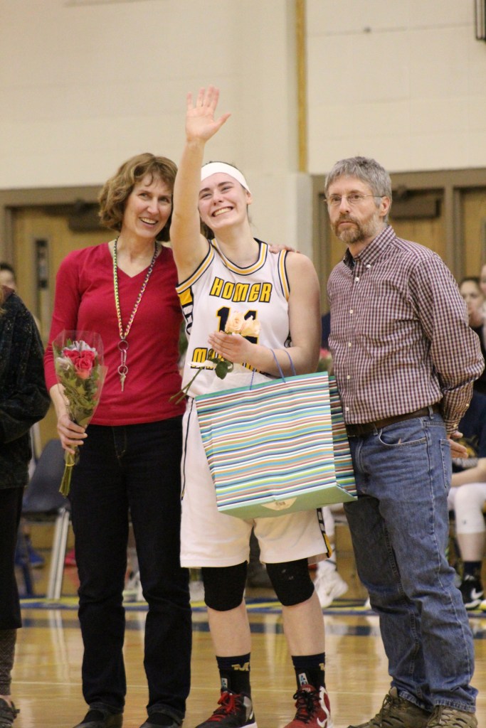 Mariners win, lose on Senior Night