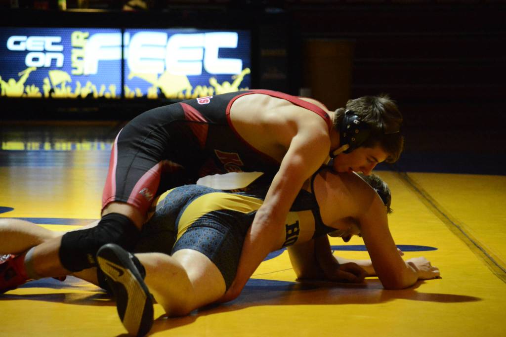 Mariners beat Kardinals in Homer meet, celebrate seniors