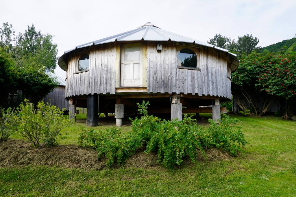 The Dean familys Creative Fire studios on Waterman Road includes their gallery, as seen here on a garden tour in July 2018 near Homer, Alaska. (Photo by Michael Armstrong/Homer News)