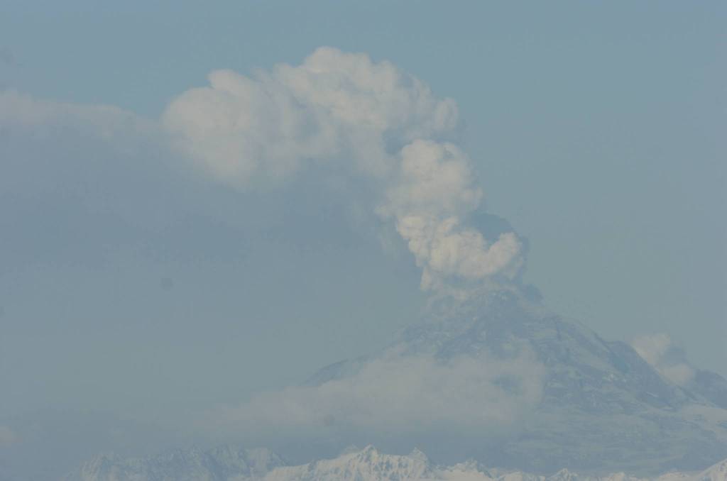 Redoubt erupting April, 4, 2009. (Clarion file photo)
