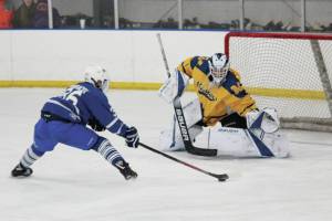 Mariners best Palmer hockey team