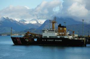 The U.S. Coast Guard Cutter Hickory is moored on Oct. 10, 2020, at the Pioneer Dock in Homer, Alaska. Fresh snow or termination dust covers the peaks of the Kenai Mountains across Kachemak Bay, a sign of the coming winter. (Photo by Michael Armstrong/Homer News)