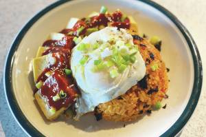 A fried egg, crushed seaweed paper, green onions and sesame seeds top this classic Korean kimchi dish. (Photo by Tress Dale/Peninsula Clarion)