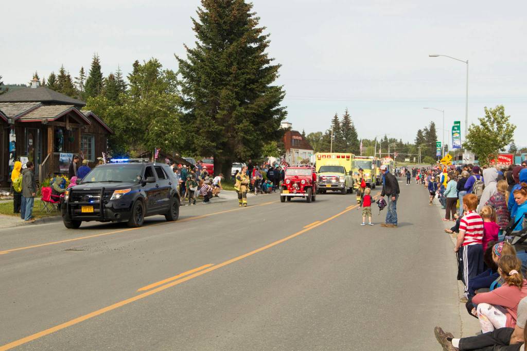 The Homer Police and Fire Departments led the 2021 Whatever Floats Your Boat Fourth of July Parade down Pioneer Avenue on Sunday, July 4. Police officers and firefighters passed out candy to Homer community members lining the sidewalks. (Photo by Sarah Knapp/Homer News)
