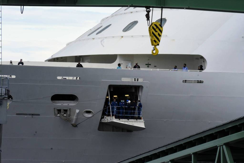 Crew members were getting ready to tie up Royal Caribbeans Serenade of the Seas at Icy Strait Point in Hoonah on Thursday, July 22, 2021, the first large cruise ship to arrive in Southeast Alaska in over a year. (Peter Segall / Juneau Empire)