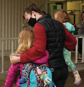 A mother encourages her daughter as they walked into Paul Banks Elementary School for the first day of classes. (Photo by Sarah Knapp/Homer News)
