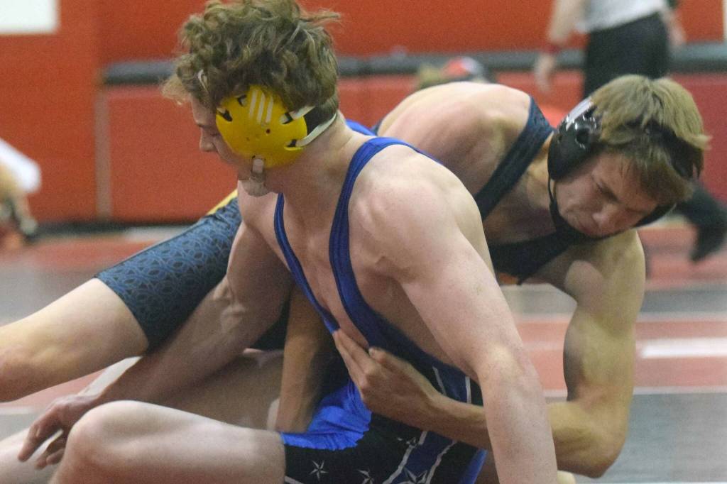 Soldotna's Hunter Richardson and Homer's Nestor Kalugin tangle at 189A at the Luke Spruill Memorial Tournament on Saturday, Oct. 23, 2021, at Kenai Central High School in Kenai, Alaska. Richardson won the match 11-1 on the way to first place, while Kalugin was third. (Photo by Jeff Helminiak/Peninsula Clarion)