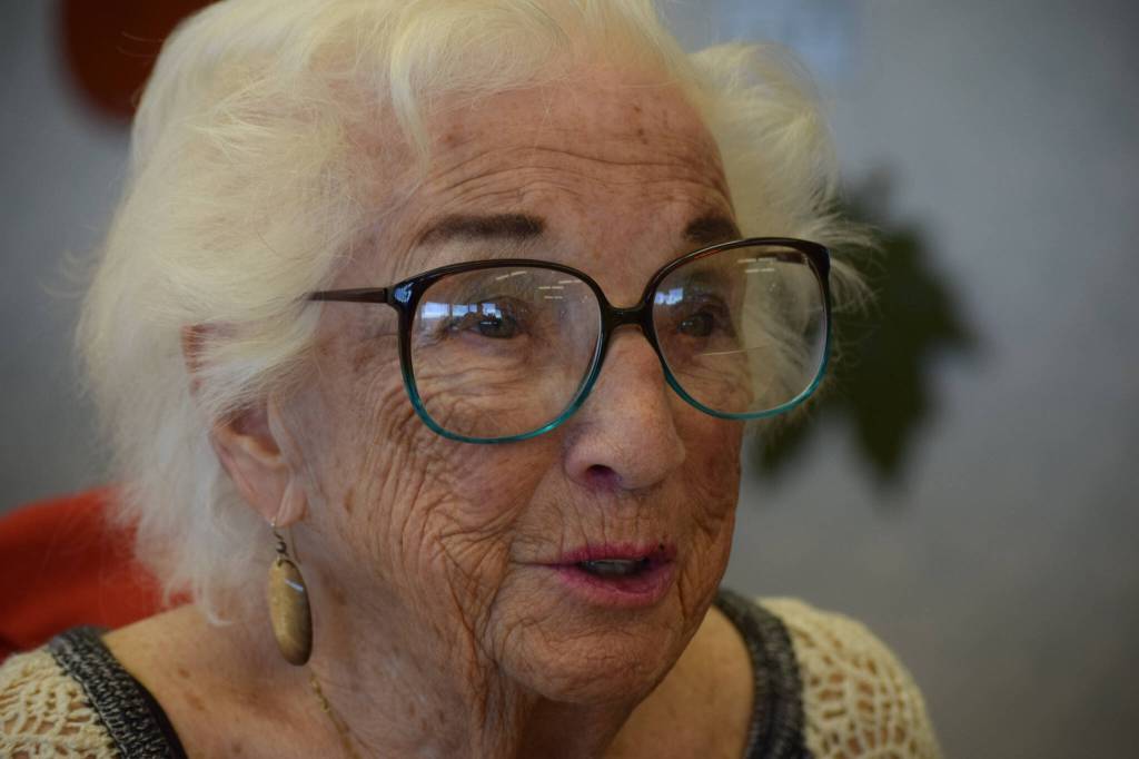 Rhoda Turinsky eats lunch at the Kenai Senior Center on Friday, Oct. 22, 2021. (Camille Botello/Peninsula Clarion)
