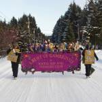 The Krewe of Gambrinus parades down Lake Shore Drive. (Photo by Sarah Knapp/Homer News)