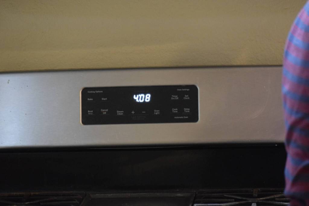 The clock on Christina Burns oven reads 4:08 a.m. in Anchorage, Alaska on Tuesday, May 3, 2022. (Camille Botello/Peninsula Clarion)